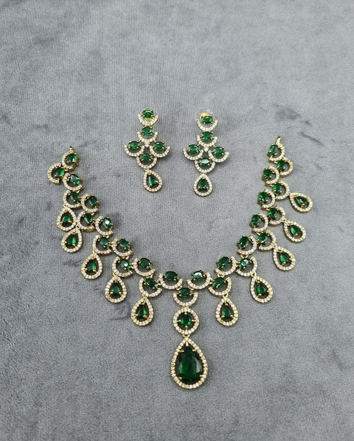 Imperial Emerald Green Pear-Drop Necklace Set